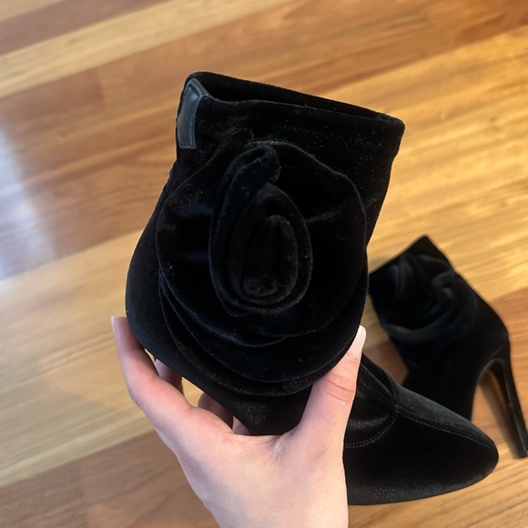 Guiseppe Zanotti Black velvet Rose bootie - Picture 2 of 6